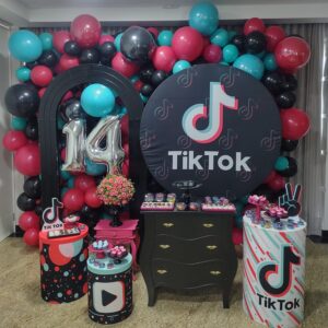 Painel orgânico de balões  em Brasília DF